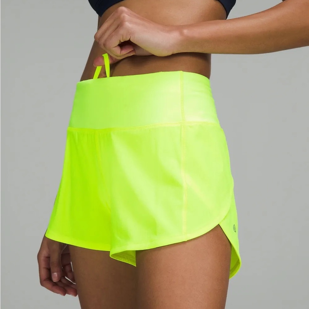 LULULEMON Highlight yellow speed up mid-rise shorts 4" NEW WITH TAGS size 10